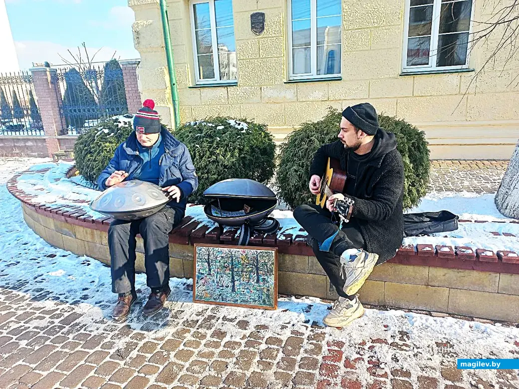 21.02.2025, Могилев, ул. Ленинская. Музыка, которая призвана сделать людей лучше.