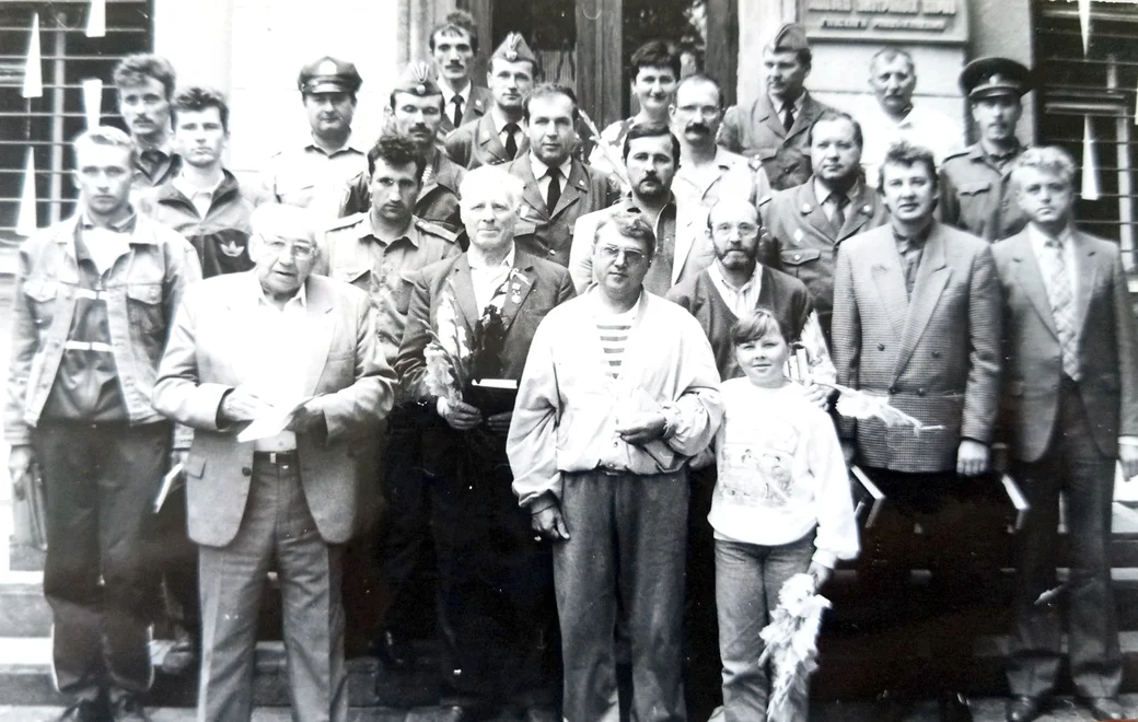 1999 год. Глуск. Творческая встреча сотрудников РОВД с известными земляками. В первом ряду в