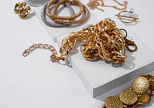 За золото и драгметаллы в скупках заплатят дороже: Минфин скорректировал цены