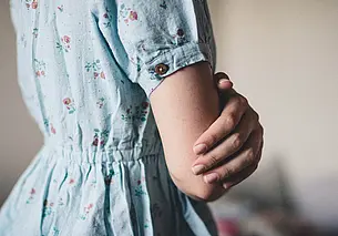 Какие платья добавляют возраст: 3 фасона, от которых нужно бежать куда подальше