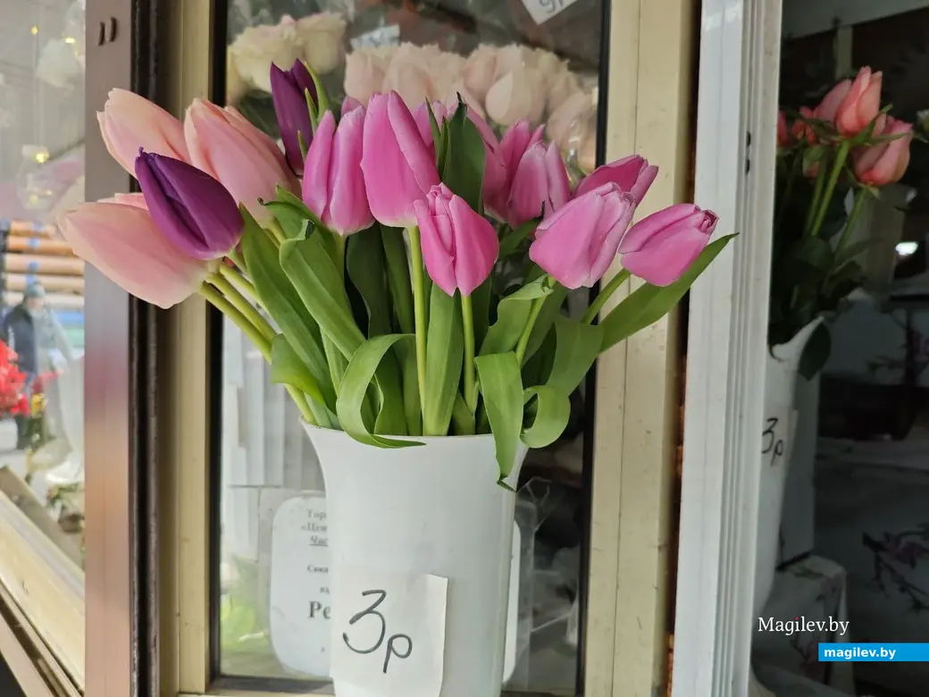 27 февраля 2025 года. Могилев. Минский (Центральный) рынок. Тюльпаны.