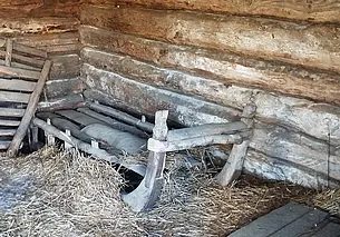 Сани встали на вечную парковку. Как уходят в прошлое привычные некогда вещи