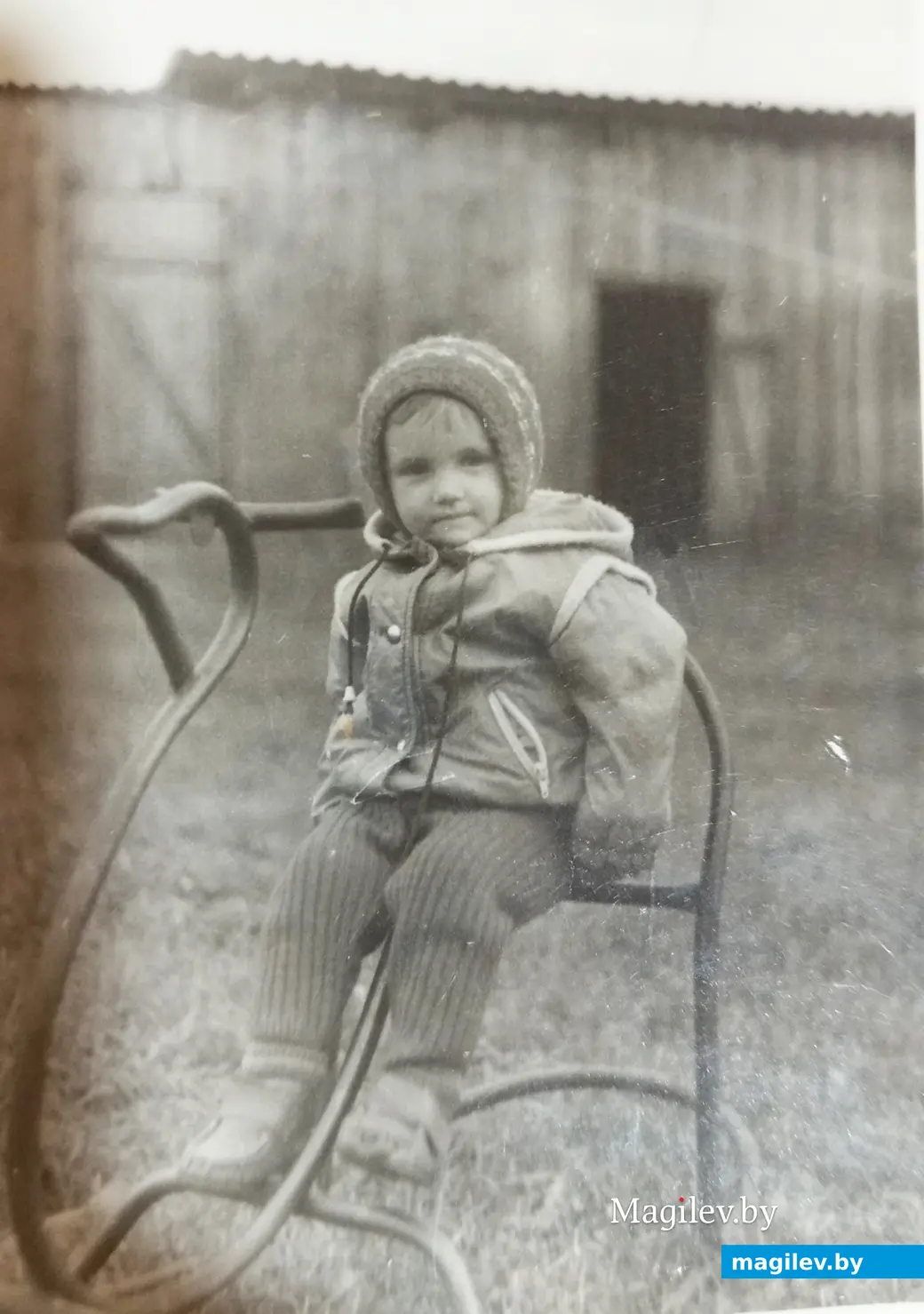 1989 год. Глусский район, деревня Балашевичи. Делал кузнец Евгений Каранец для детей не только приспособления для зимних развлечений, но и вот такую качалку-лошадку. На