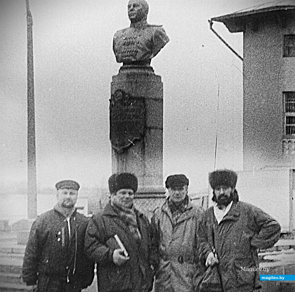 1990-е годы, Могилев. Второй справа – Николай Ножников.