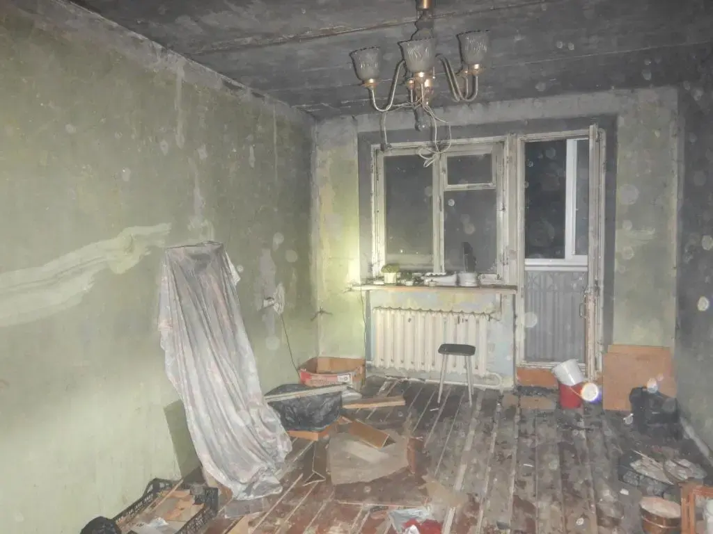2 марта 2025 года. После пожара в квартире одного из домов по улице Лазаренко в Могилеве. Фото: МЧС.