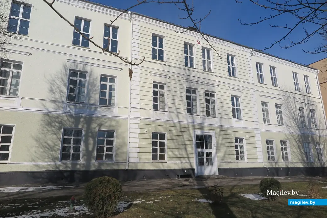 Март 2025 г. Могилев. Корпус нейрохирургии Могилевской клинической больницы СМП. Здесь 100-летие назад принимал пациентов доктор Лурье.