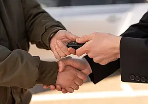 Друг просит, отказать неудобно... Но прежде чем одалживать – прочтите советы нотариуса