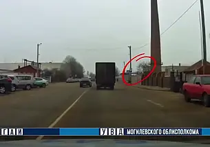 В Бобруйске водитель совершил опасный обгон и стал пешеходом