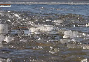 В Минской области спасали рыбаков: их унесло на льдине в Вилейском водохранилище