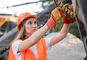 В Беларуси хотят сократить список запрещенных для женщин профессий
