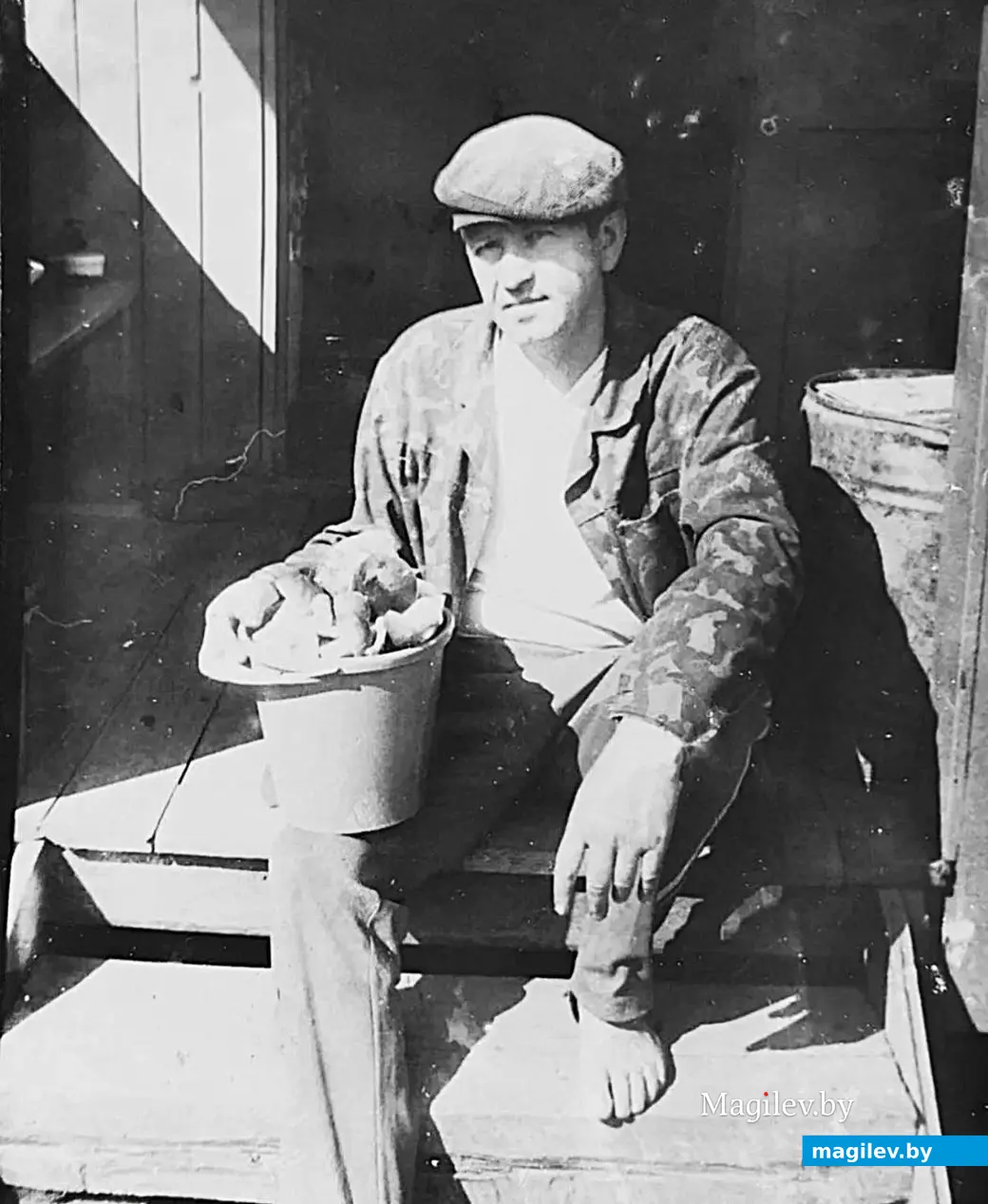 1990-е годы. Владимир Якубовский после грибной охоты.