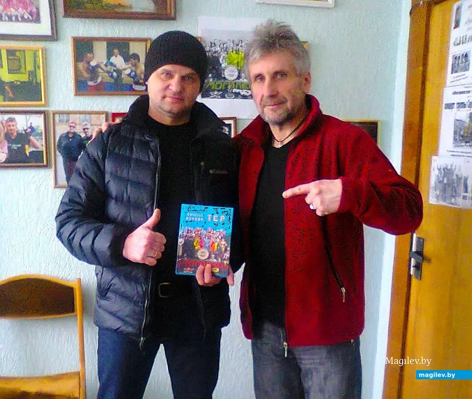 2015 год, Могилев. Одним из первых покупателей книги стал Денис Поздняков, старший из сыновей Вити Позднякова.