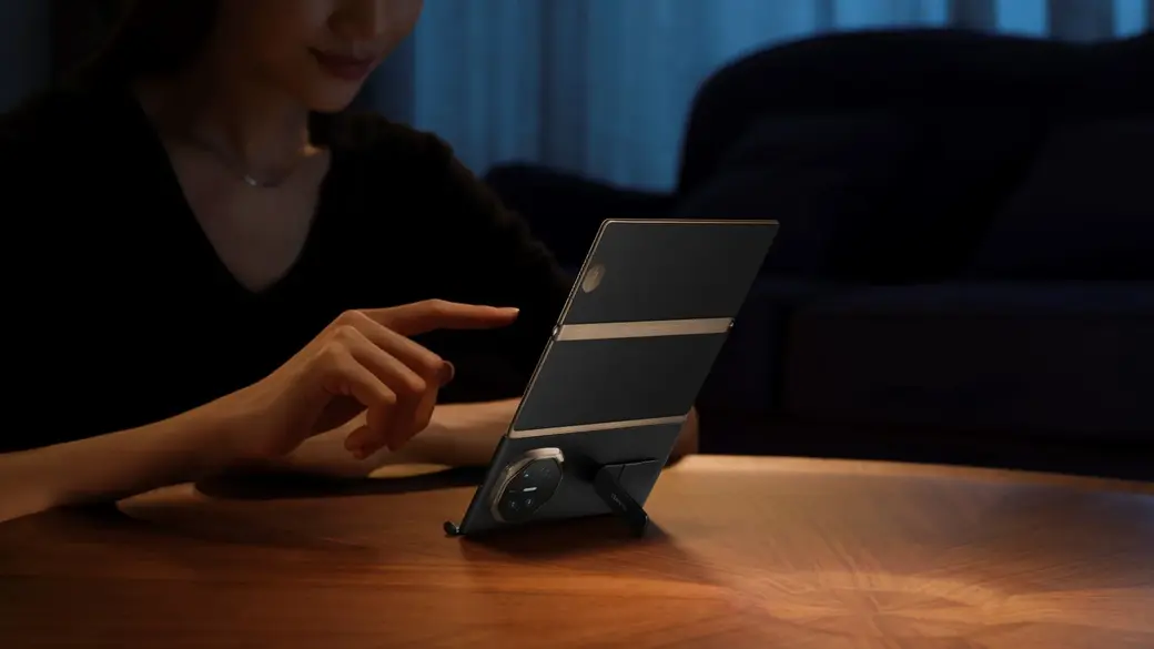 Продажи флагманского складного смартфона Huawei Mate XT Ultimate Design в магазинах Беларуси начнутся 14 марта.