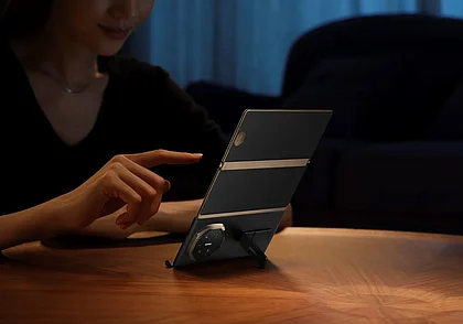 В Беларуси стартуют продажи инновационного тройного складного смартфона Huawei Mate XT Ultimate Design