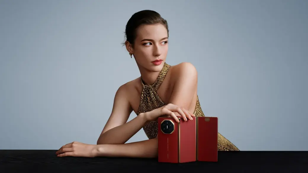 Продажи флагманского складного смартфона Huawei Mate XT Ultimate Design в магазинах Беларуси начнутся 14 марта.