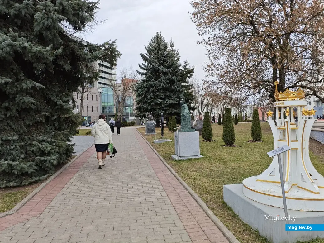 13 марта 2025 года. Могилев. Арт-объект . Лев. Улица Первомайская.