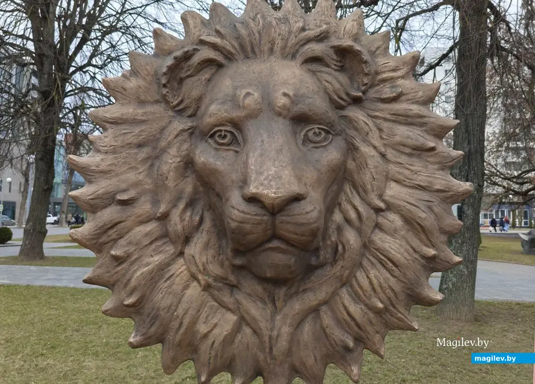 13 марта 2025 года. Могилев. Арт-объект . Лев. Улица Первомайская.