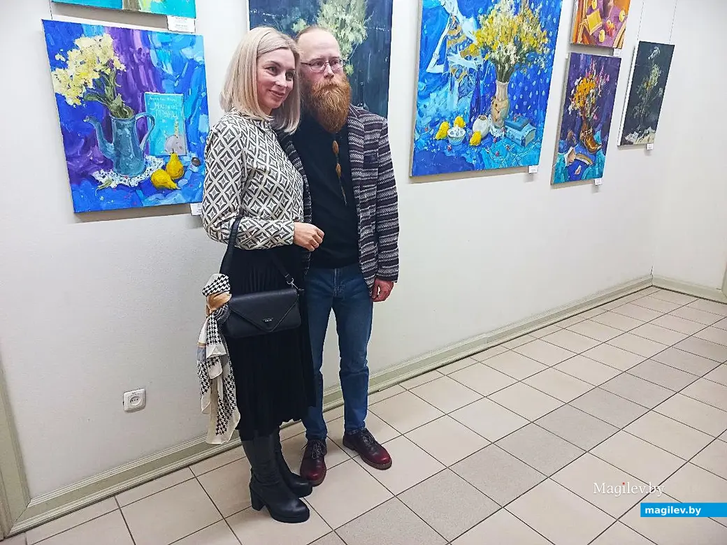 13.03.2025, Могилев, художественный музей имени Павла Масленикова. Торжественное открытие выставки картин Евгения Зайцева. Фото с автором выставки.