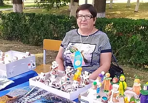 «Из кусочка ваты создаю игрушечного человечка»