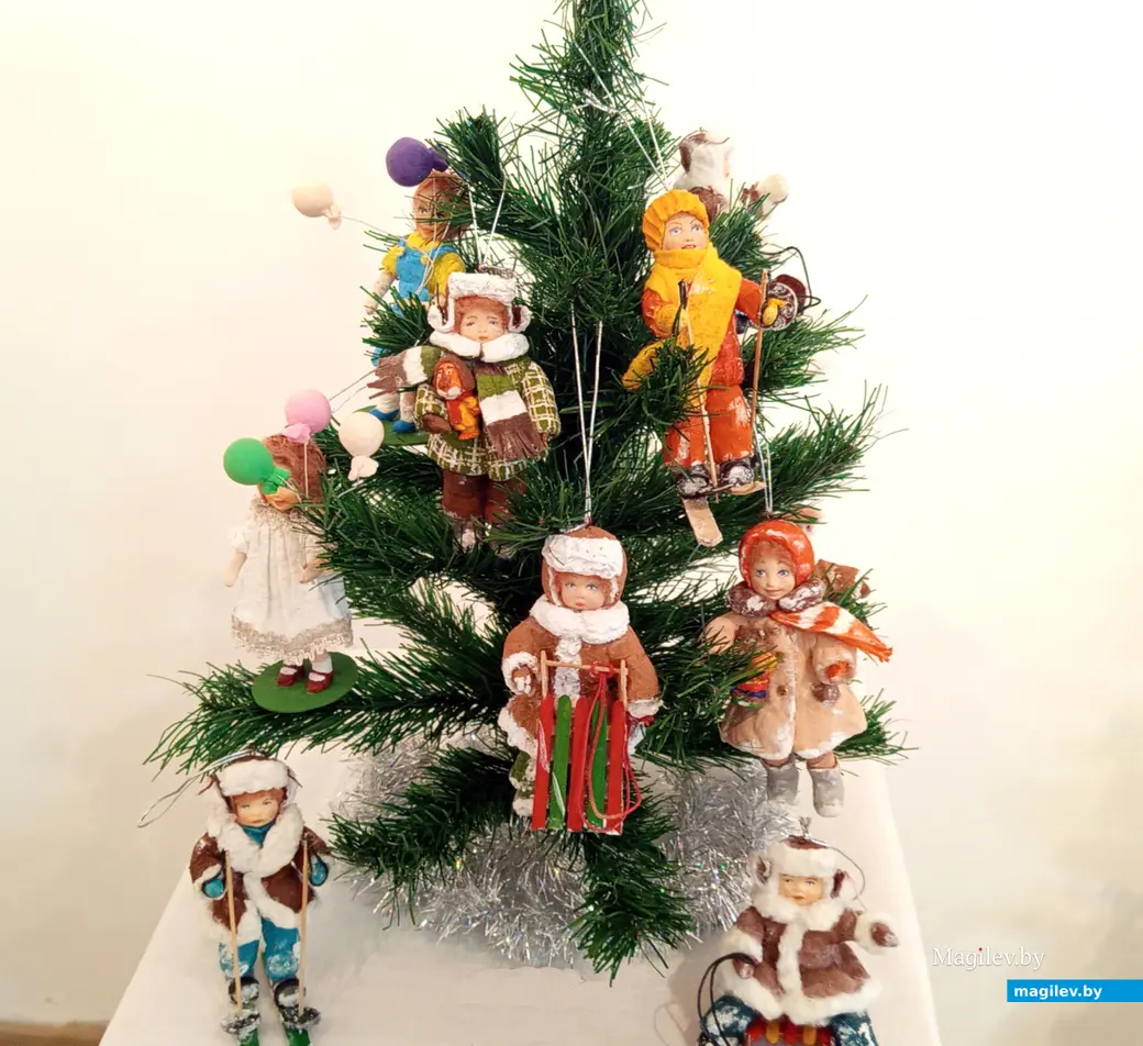 2024 год. Глуск. Игрушки Валентины Володько на новогодней выставке в Глусском районном музее.