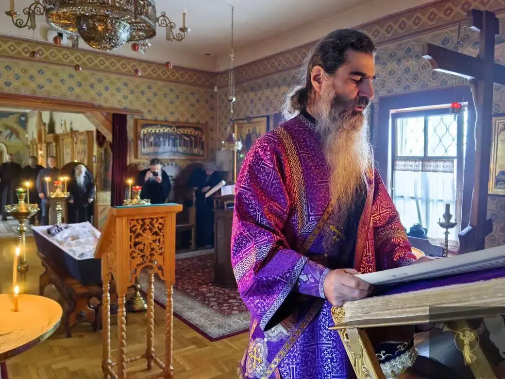 16 марта 2025 года. Предтеченский скит Оптиной пустыни прощается со схиархимандритом Илием. Фото: Пресс-служба монастыря Оптина пустынь.