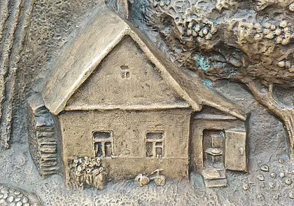 Скульптурную композицию «Спадчына» установили на площади Единства в Могилеве. Фотофакт