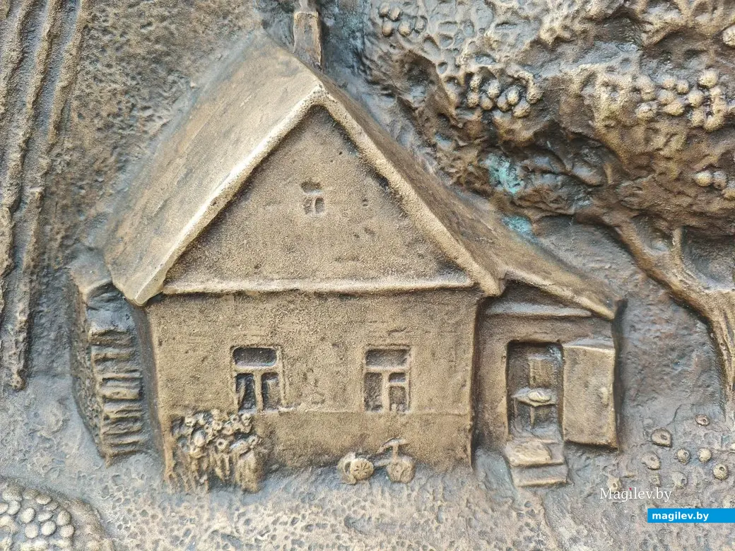 17 марта 2025 года. Могилев. Площадь Единства. Скульптурная композиция «Спадчына».