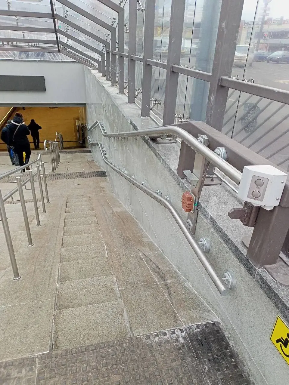 В Могилеве в новом подземном переходе установили подъемники для людей с ограниченными возможностями. Фото ТГ «Могилев – мой город!»