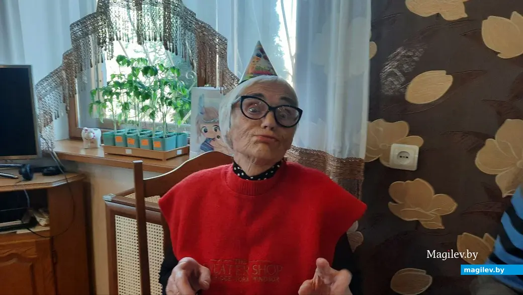 Весна 2023 г. Могилев. Наша озорная бабушка!