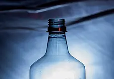 Выпил щавелевую кислоту вместо алкоголя: Минская область столкнулась с волной отравлений техническими жидкостями