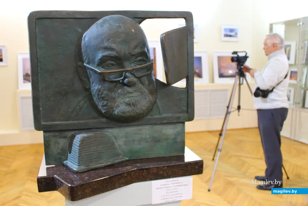 18 марта 2025 года. Могилев. Музей этнографии. На выставке работ Виктора Полунина.