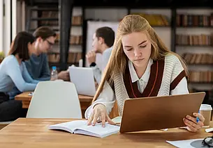 На каких условиях студент-очник может работать по совместительству? Рассказали в Минтруда