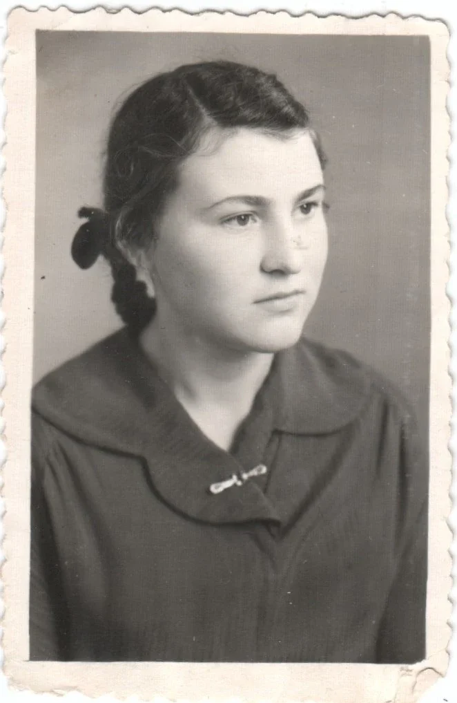 Надежда Андреевна Кузьмина в начале трудового пути, 1956 г.од.