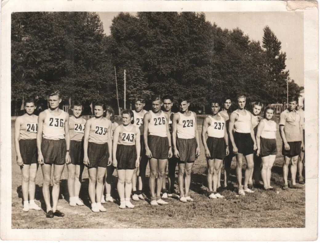 Соревнования по легкой атлетике в Минске, 1953 г. Команда лидского техникума механизации