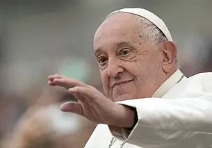 Папа Римский хочет подойти к окну больницы около полудня воскресенья, 23 марта