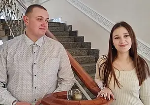 «Выходи, я тебе цветочек принес». Свадебная пара недели