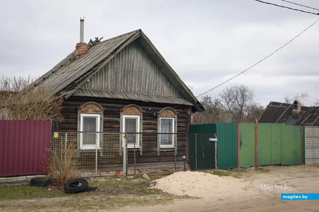 14.03.2025. В этом доме жила семья Надежды Андреевны. Сейчас там живет ее старшая дочь Елена.