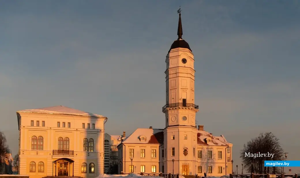 2020-е гг. Могилев, пл.Славы. Ратуша. Фото Татьяны Крапивиной.