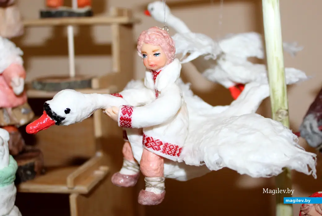 25 марта 2025 года. Могилев. Работы мастериц студии декоративно-прикладного искусства «Чараўніцы».