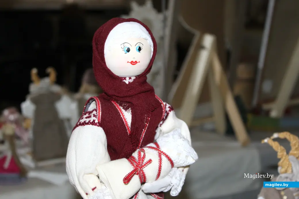 25 марта 2025 года. Могилев. Работы мастериц студии декоративно-прикладного искусства «Чараўніцы».