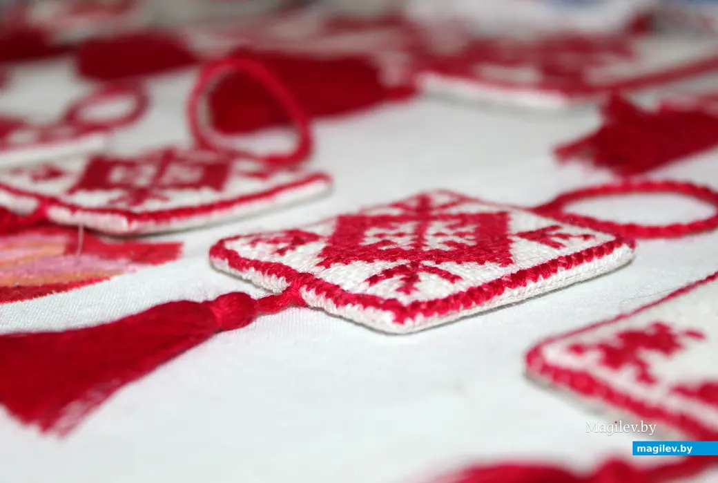 25 марта 2025 года. Могилев. Работы мастериц студии декоративно-прикладного искусства «Чараўніцы».