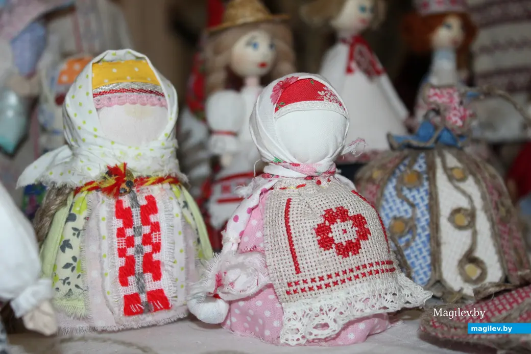 25 марта 2025 года. Могилев. Работы мастериц студии декоративно-прикладного искусства «Чараўніцы».