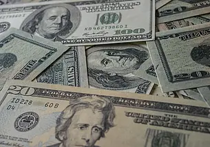 Головченко: белорусские банки обязаны принимать доллары любого образца