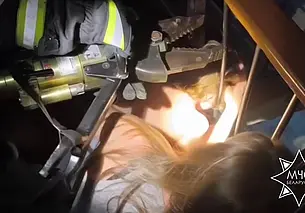 В Островце ребенок головой застрял между перилами в подъезде