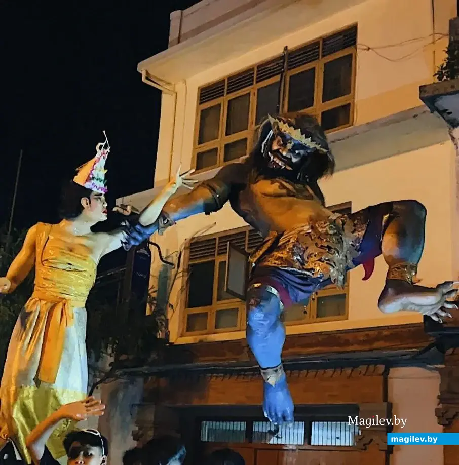 29.03.2025, Индонезия, остров Бали. Уличное новогоднее шествие.