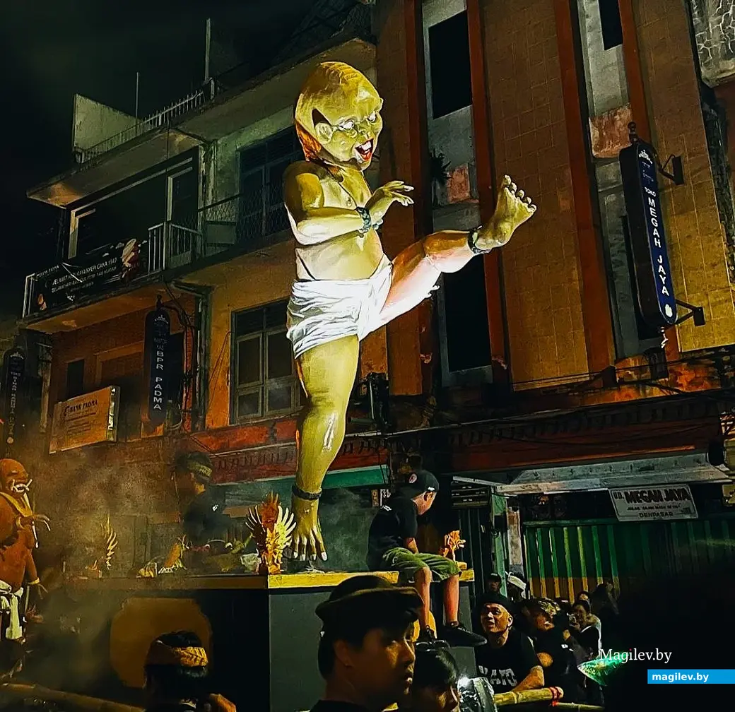 29.03.2025, Индонезия, остров Бали. Уличное новогоднее шествие.