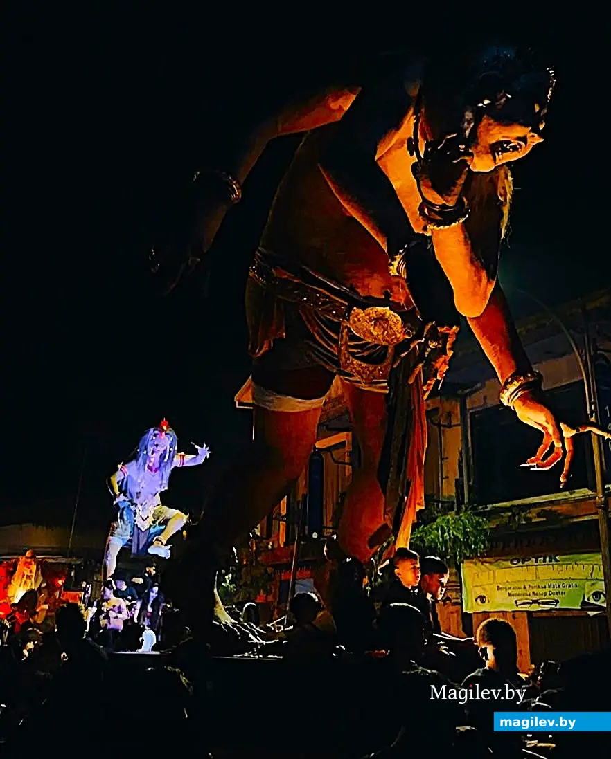 29.03.2025, Индонезия, остров Бали. Уличное новогоднее шествие.