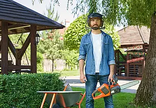 Хочу – песни пою, хочу – молотком стучу: можно ли шуметь на своем дачном участке? Рассказываем