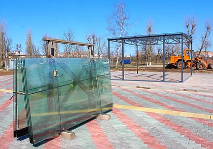 Обустраивают прилегающую к Святому озеру территорию в Могилеве. Фоторепортаж