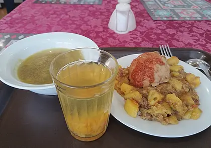 Специально выбрала «Малиновский» граненый». Атмосферно пообедали в столовой «Домочай»